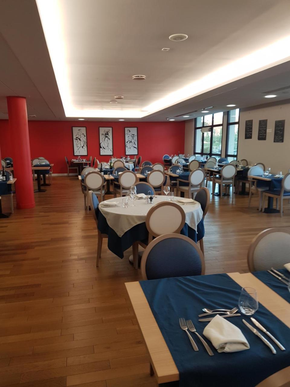 Domitys Le Carrousel Aparthotel Cabourg Buitenkant foto